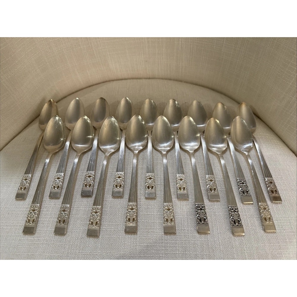 17 Oneida Community CORONATION Dessert Oval Spoons Silverplate 7 3/8" EUC